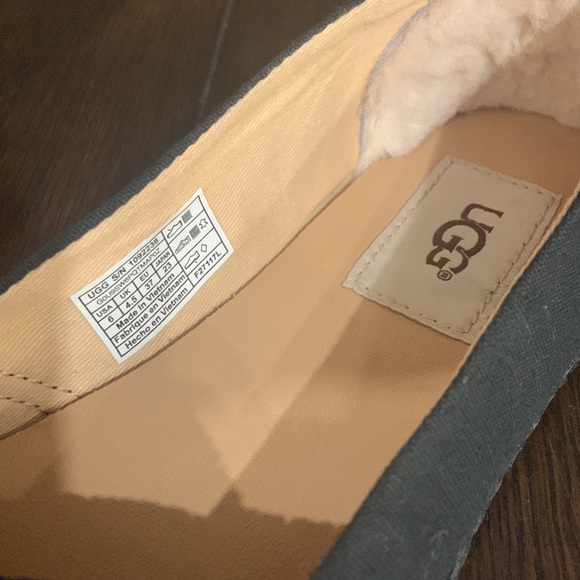 Woman’s sz6 Ugg canvas slip ons - Picture 2 of 5